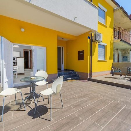 House With Apartments Mila Umag Exterior foto